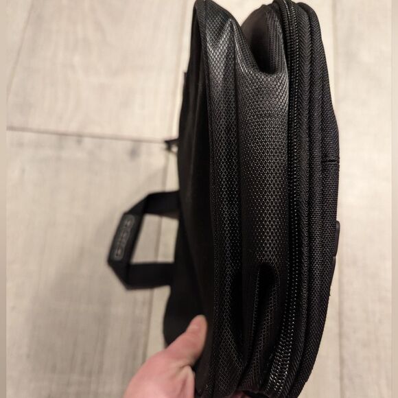 OGIO Doppler Travel Kit Toiletry Bag Black Golf Mobile NWT - Picture 8 of 12